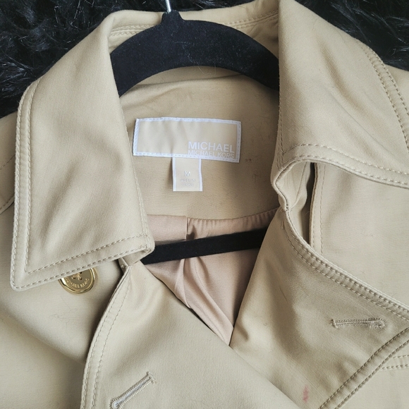 Michael Kors beige Trench Coat size M ( runs big) - Picture 3 of 3